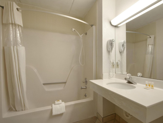 Bathroom 4, Days Inn by Wyndham Seneca, Oconee