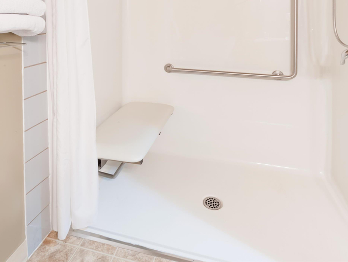 Bathroom 4, Super 8 by Wyndham Three Hills, Division No. 5