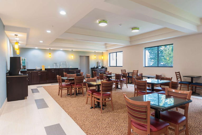 Food & Drinks 5, Days Inn by Wyndham Tamworth, Carroll