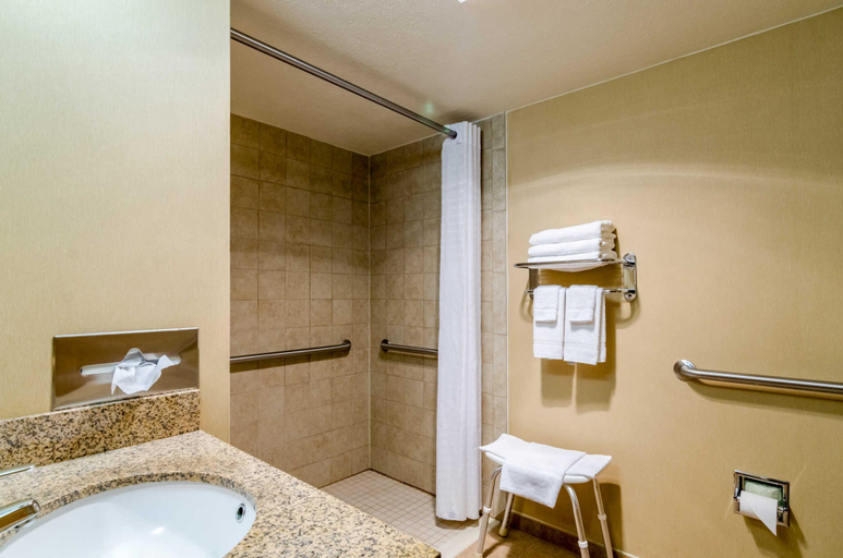 Bathroom 4, Super 8 by Wyndham Cozad, Dawson