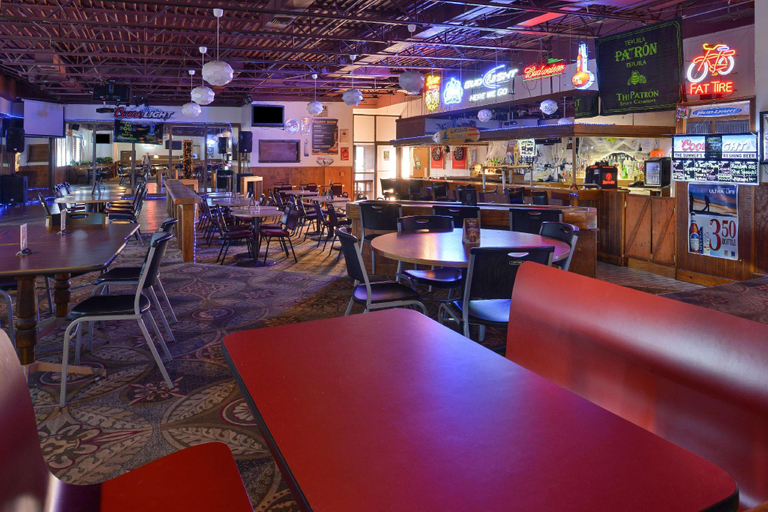 Food & Drinks 5, The Inn And Suites At 34 Fifty, Taylor
