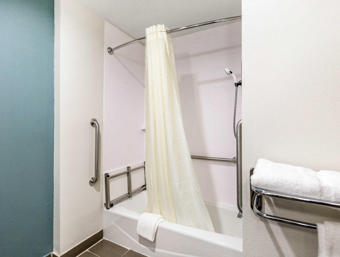 Bathroom 5, Sleep Inn & Suites Bryan - College Station, Brazos