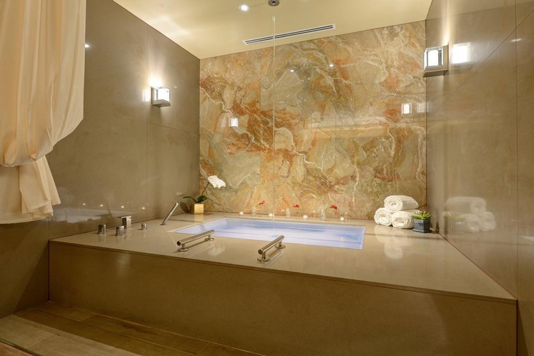 Bathroom 5, Ocean Place Resort & Spa, Monmouth