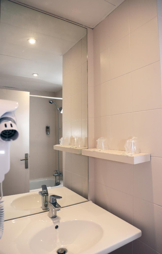 Bathroom 4, AMHotel, Paris