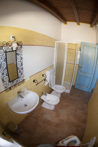 Bathroom, B&B Giuggiolando, L'Aquila