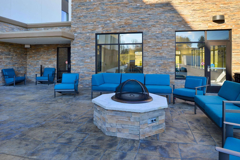 Public Area, Hampton Inn & Suites Albany-East Greenbush, Rensselaer