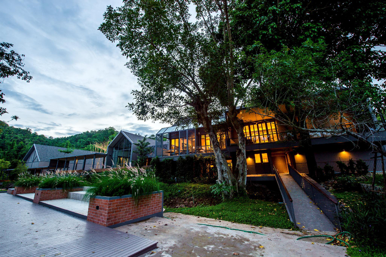 Flora Creek, Hang Dong