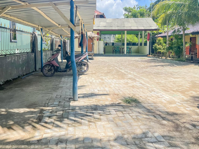 Exterior & Views 2, Ekas Beach Guesthouse Mitra RedDoorz, Lombok