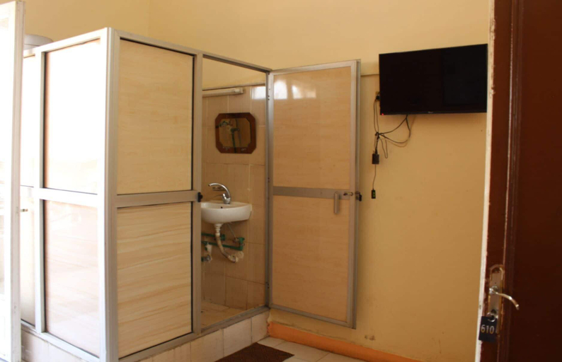 Bathroom 5, New Palace Hotel, Al-Azbakiyah