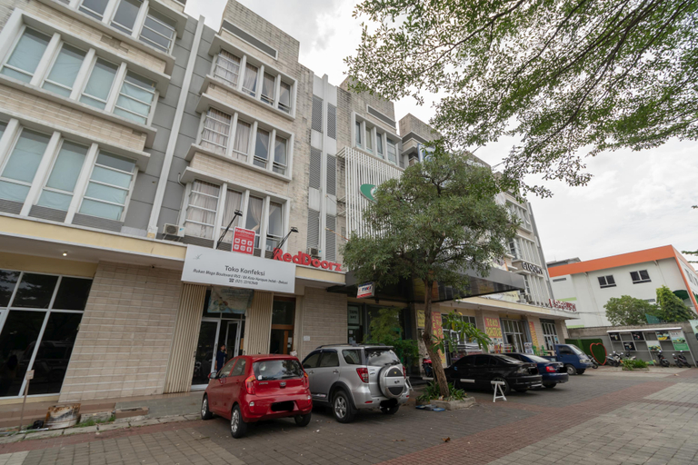 Exterior & Views 2, RedDoorz near Hive Bekasi Harapan Indah, Bekasi