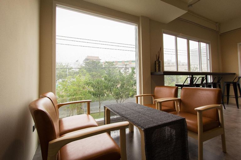 Public Area 2, Lazy Sunday Hostel, Pathum Wan