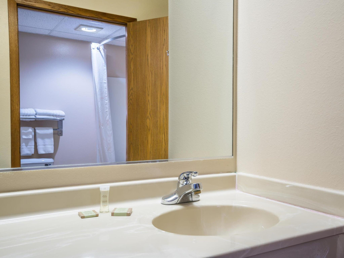 Bathroom 5, Super 8 By Wyndham Orange City, Sioux