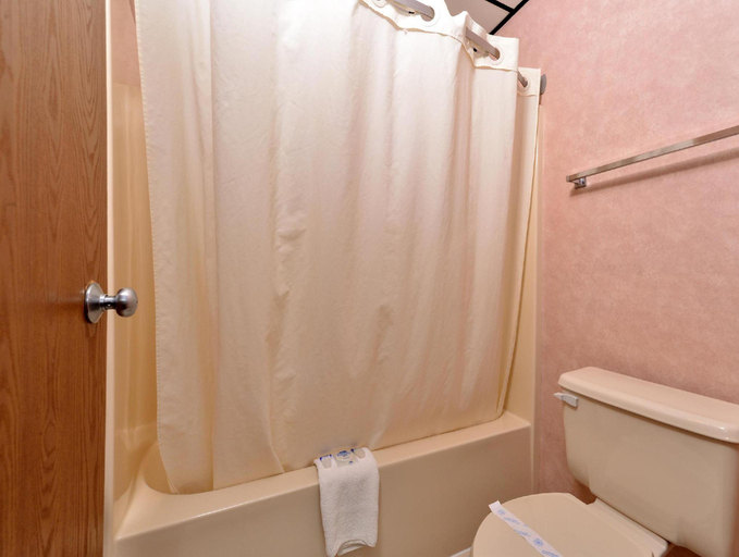 Bathroom 4, Americas Best Value Inn Beardstown, Cass