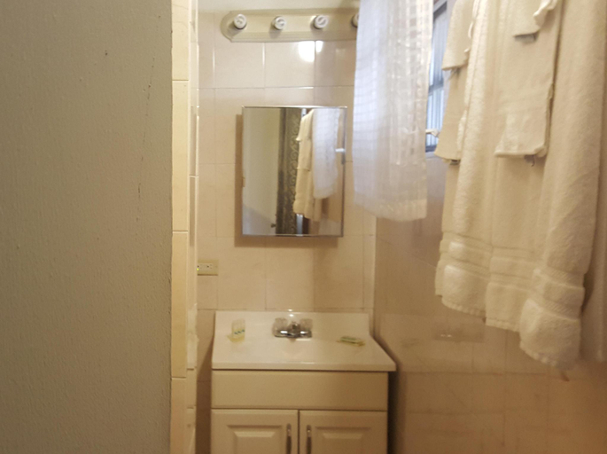 Bathroom 4, Sunset Gardens Guesthouse, Northside