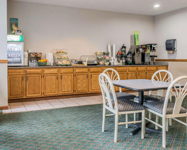 Food & Drinks 5, Quality Inn Kalamazoo near Wings Stadium, Kalamazoo