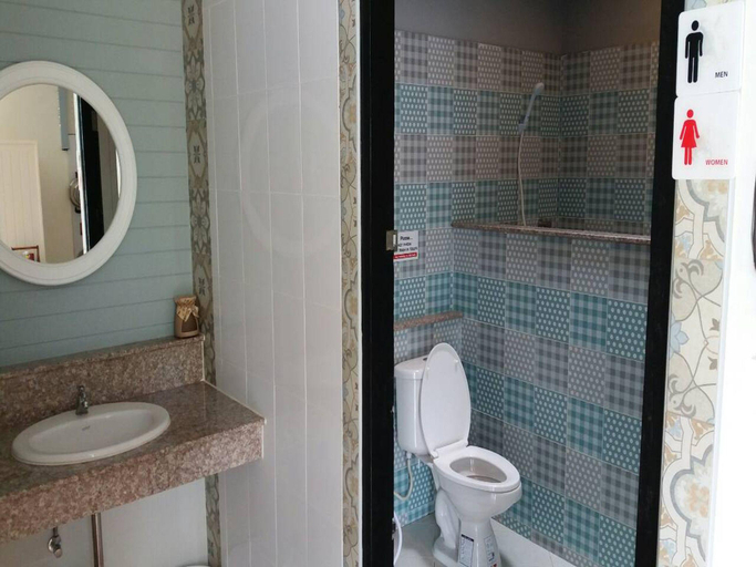 Bathroom 3, Warm Well Hotel, Muang Kanchanaburi