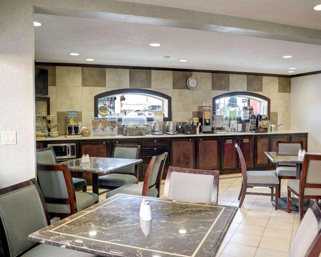 Food & Drinks 5, Quality Inn Madras, Jefferson