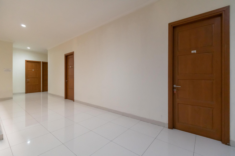 Public Area 3, RedDoorz near Hive Bekasi Harapan Indah, Bekasi