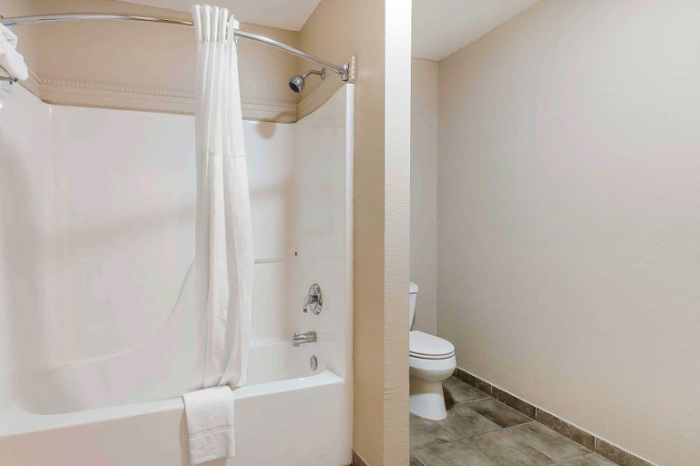Bathroom 3, Quality Inn & Suites Sevierville - Pigeon Forge, Sevier