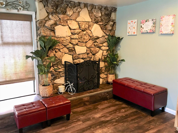 Public Area 2, Blue Jay Lodge, El Dorado
