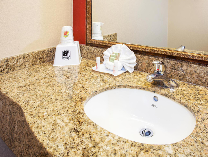Bathroom 3, The Hotel 39, Orange