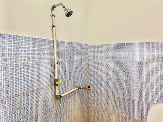 Bathroom 3, Ekas Beach Guesthouse Mitra RedDoorz, Lombok