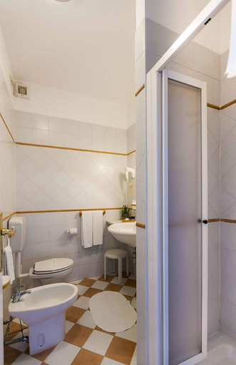 Bathroom 5, Hotel Pocho, Trapani