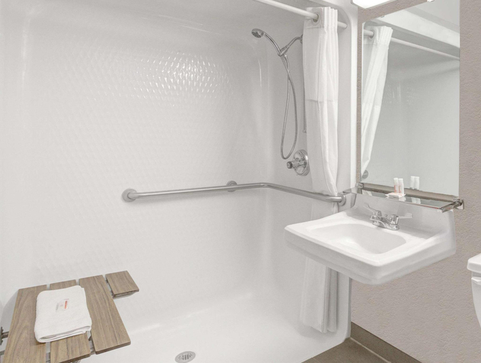 Bathroom 4, Baymont by Wyndham San Marcos, Hays