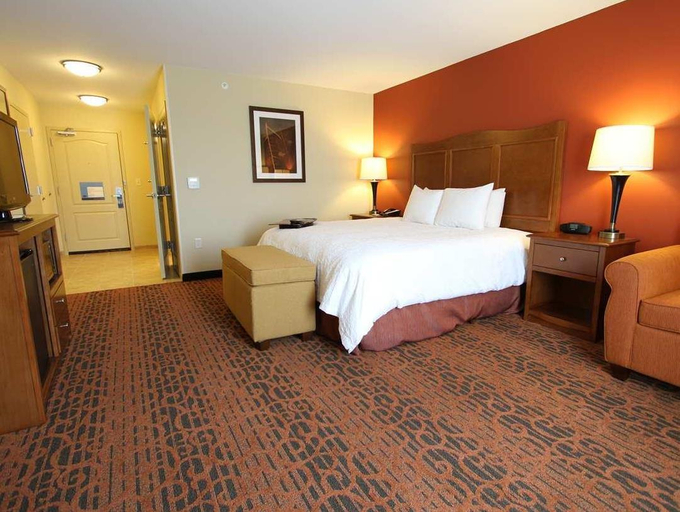 Bedroom 3, Hampton Inn Clinton, Clinton