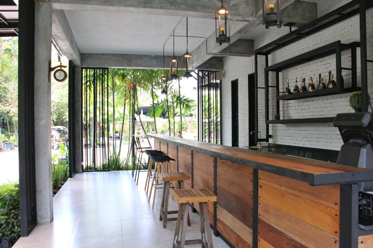 Public Area 3, Paragon Inn, Bang Plee
