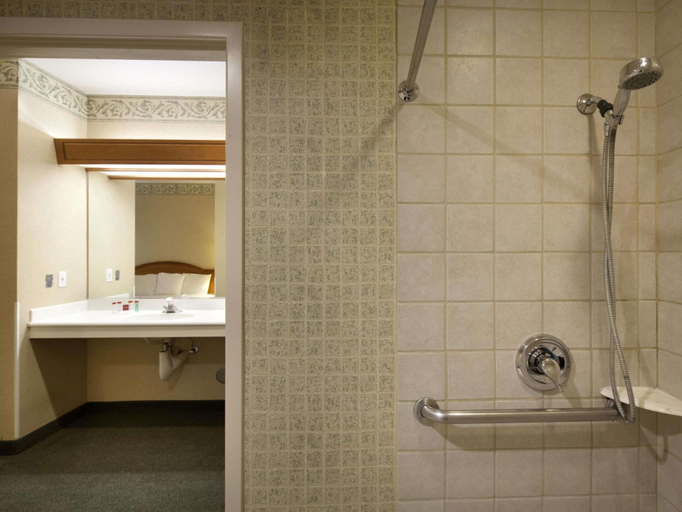 Bathroom 4, Ramada by Wyndham Olympia, Thurston