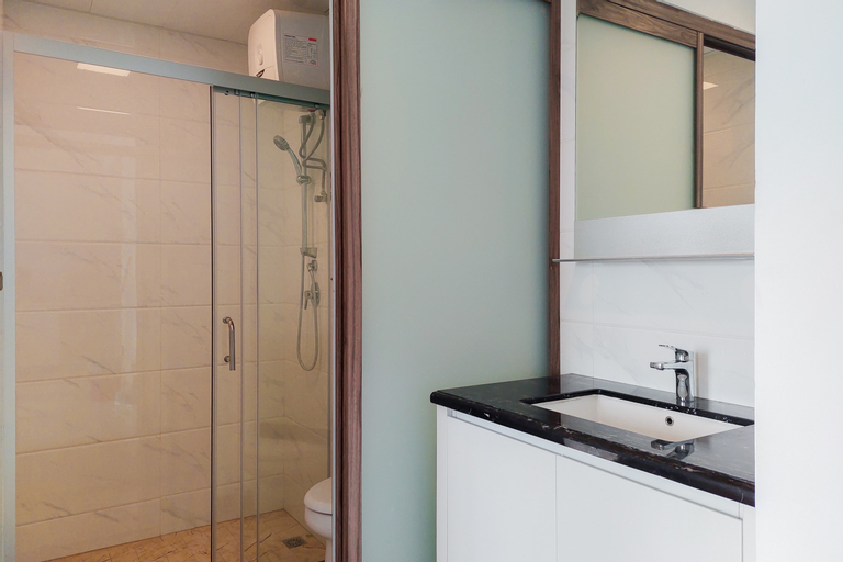 Bedroom 4, Comfortable Design 2BR with Washing Machine Sky House BSD Apartment By Travelio, South Tangerang