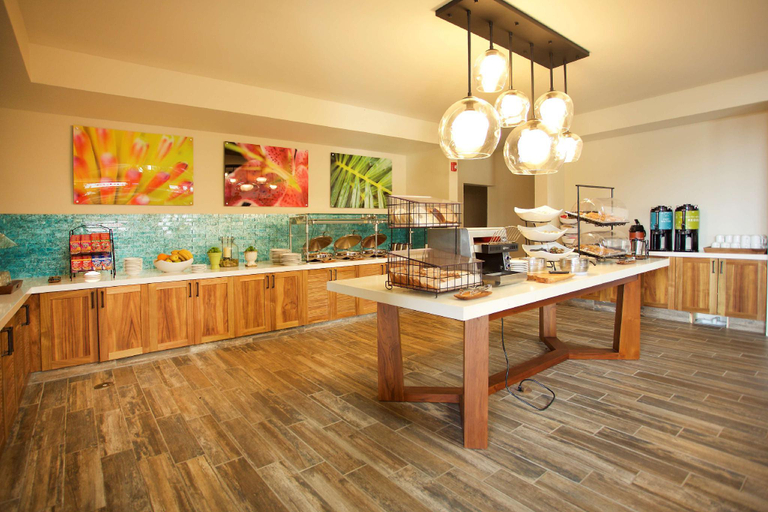 Food & Drinks 4, Hilton Garden Inn Kauai Wailua Bay, Kauai