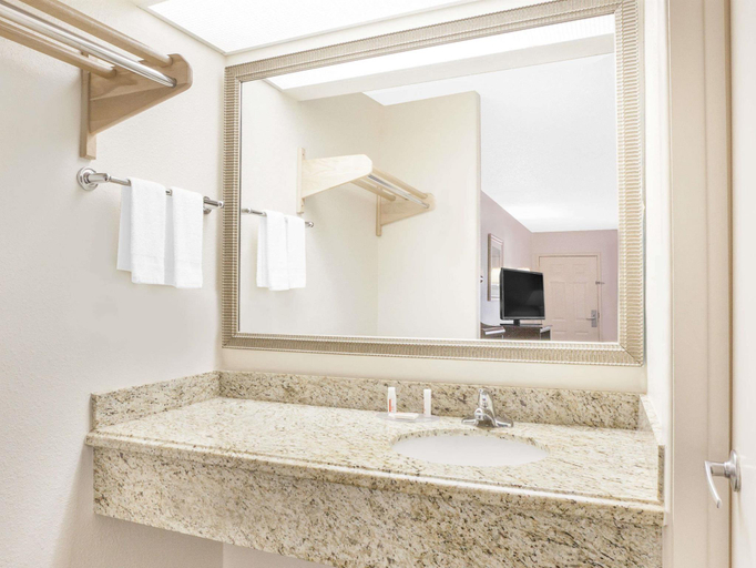 Bathroom 4, Super 8 by Wyndham Corpus Christi, Nueces