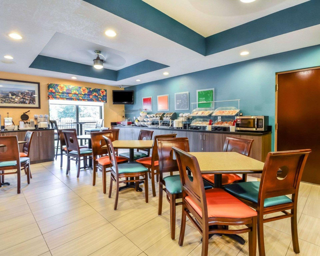 Food & Drinks 5, Comfort Suites Tampa - Brandon, Hillsborough