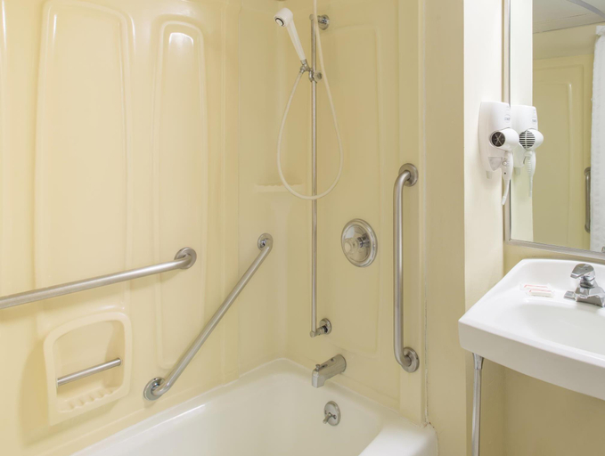 Bathroom 3, Super 8 by Wyndham Liverpool/Syracuse North Airport, Onondaga