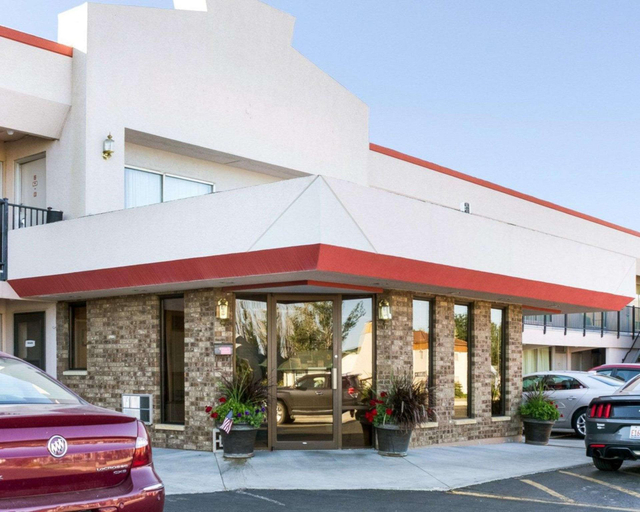 Others 5, Econo Lodge Wall, Pennington