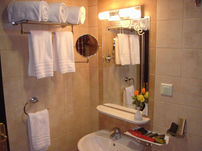 Bathroom, Al Eiman Royal Hotel, Al Madinah Al Munawwarah