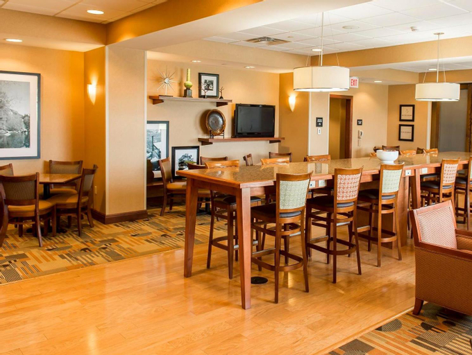 Food & Drinks 5, Hampton Inn Presque Isle, Aroostook
