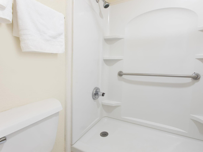 Bathroom 5, Days Inn by Wyndham Dillon, Dillon