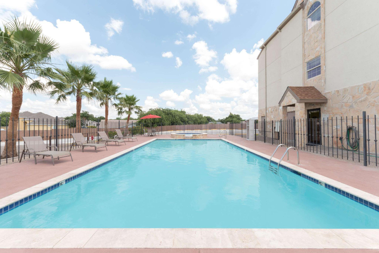Sport & Beauty 5, Microtel Inn & Suites by Wyndham Eagle Pass, Maverick