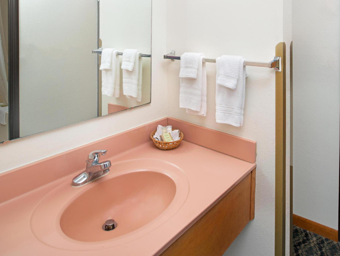 Bathroom 4, Rodeway Inn Red Oak, Montgomery