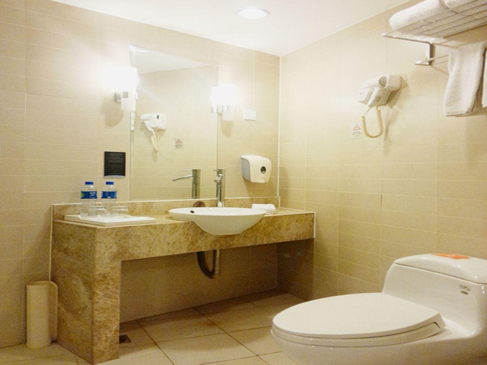 Bathroom, Holiday Inn Express Tianjin Dongli By IHG, Tianjin
