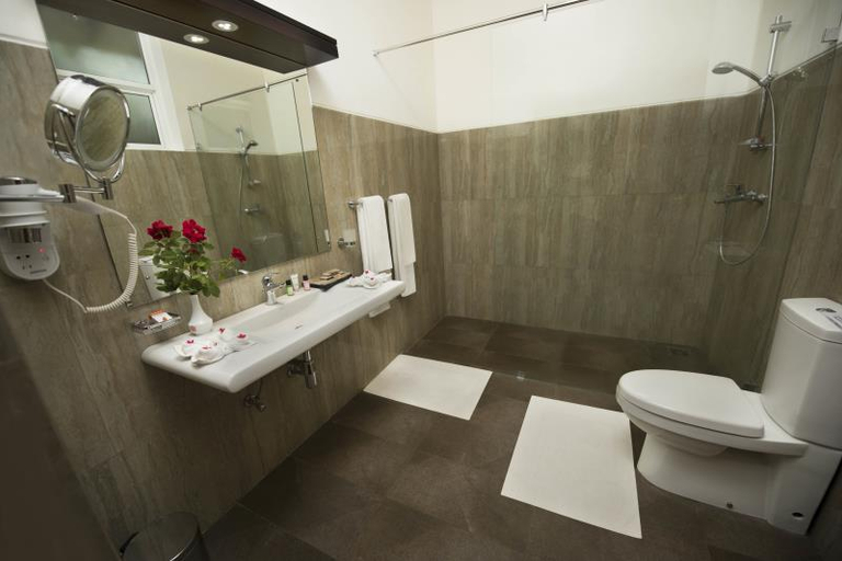 Bathroom 3, Mandara Rosen Hotel, Thissamaharama