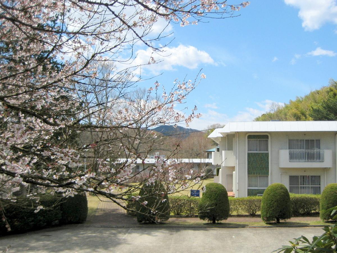 Izu Ippeki lake lakeside terrace, Itō