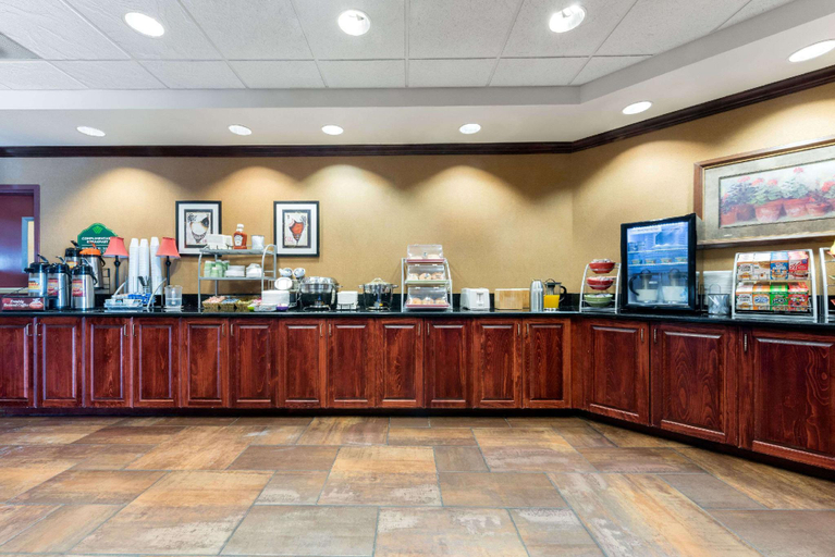 Food & Drinks 3, Big Country Hotel & Suites, SureStay Collection by BW, Taylor