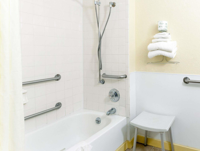 Bathroom 4, Super 8 by Wyndham Bath Hammondsport Area, Steuben