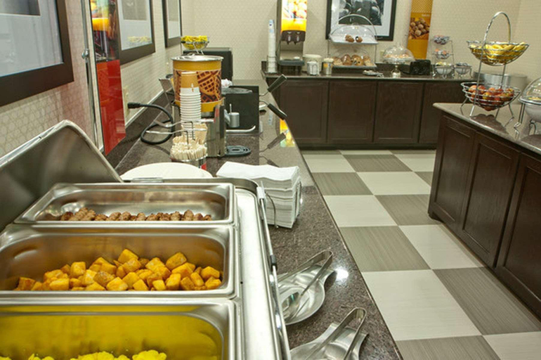 Food & Drinks 5, Hampton Inn & Suites Denison, Grayson