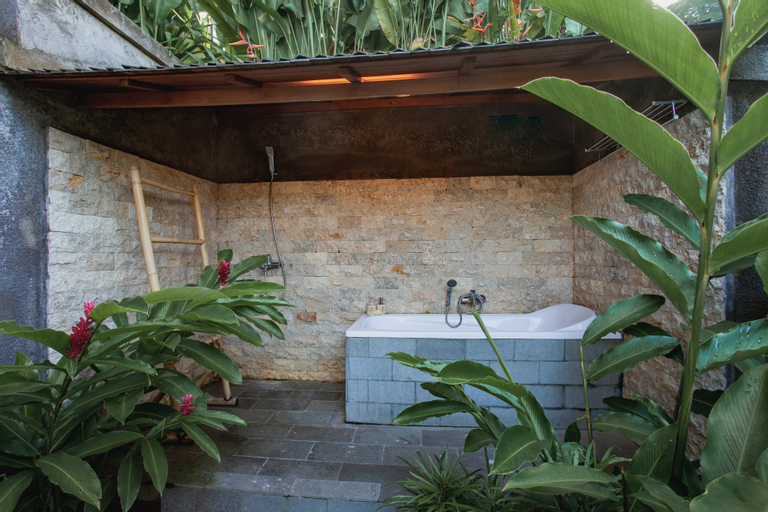 Bathroom 14