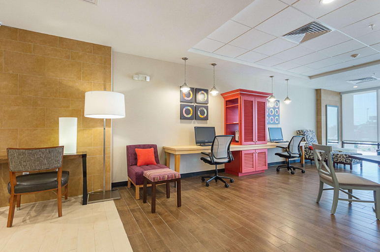 Others 3, Home 2 Suites by Hilton - Yukon, Canadian